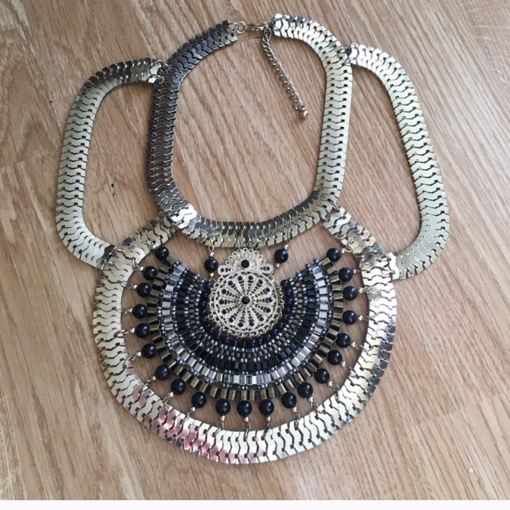 Lightweight Large gold tone statement necklace